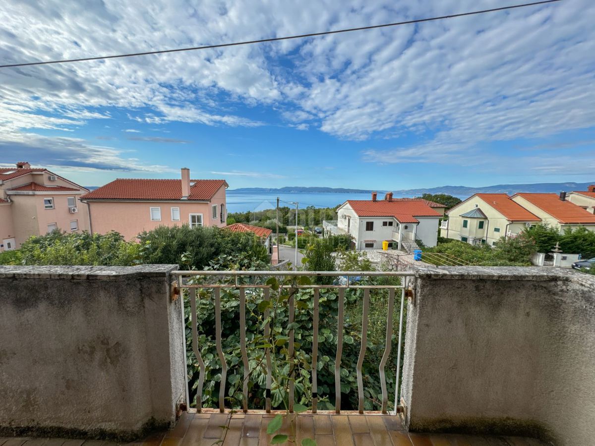 KOSTRENA, REKA - samostojna hiša z vrtom in pogledom na morje, mirna ulica, 400m od morja