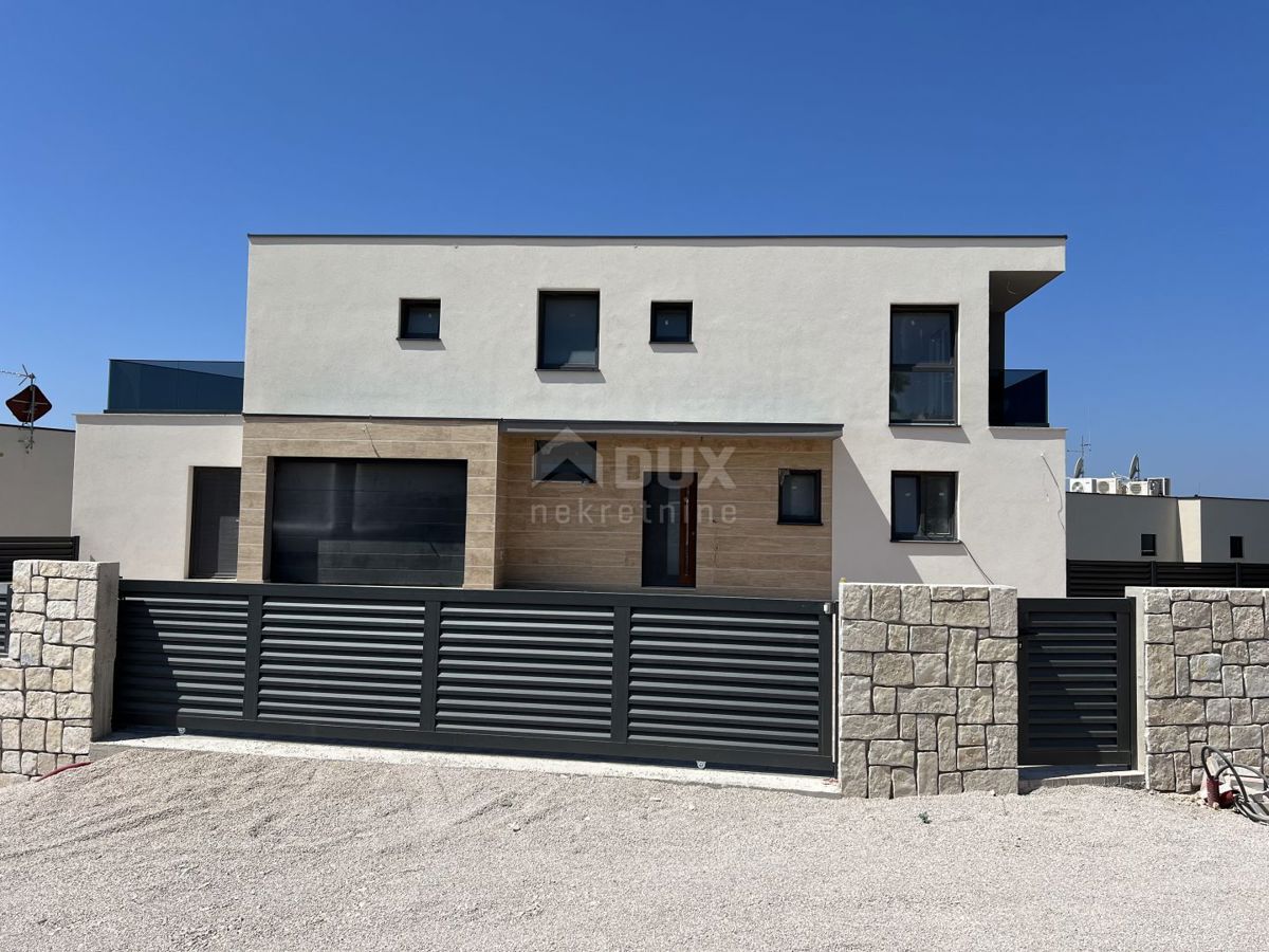 Hiša Vodice, 300m2