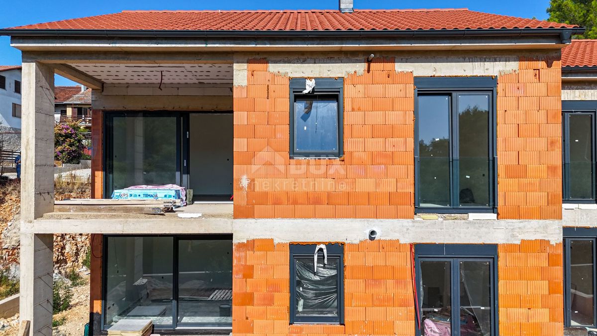 MALI LOŠINJ, ARTATORE - Apartma 2 spalnici + kopalnica v 1. nadstropju v novogradnji 250m od privlačnega zaliva