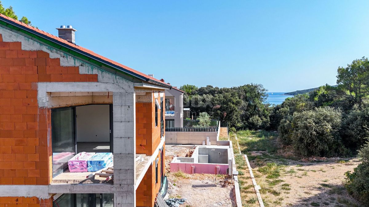 MALI LOŠINJ, ARTATORE - Apartma 2 spalnici + kopalnica v 1. nadstropju v novogradnji 250m od privlačnega zaliva