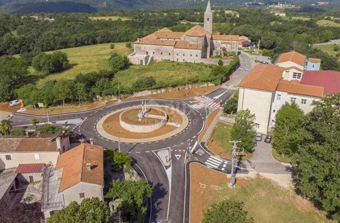 ISTRA, SVETI PETAR V GOZDU - čudovito zemljišče s 4 parcelami v osrednji Istri 