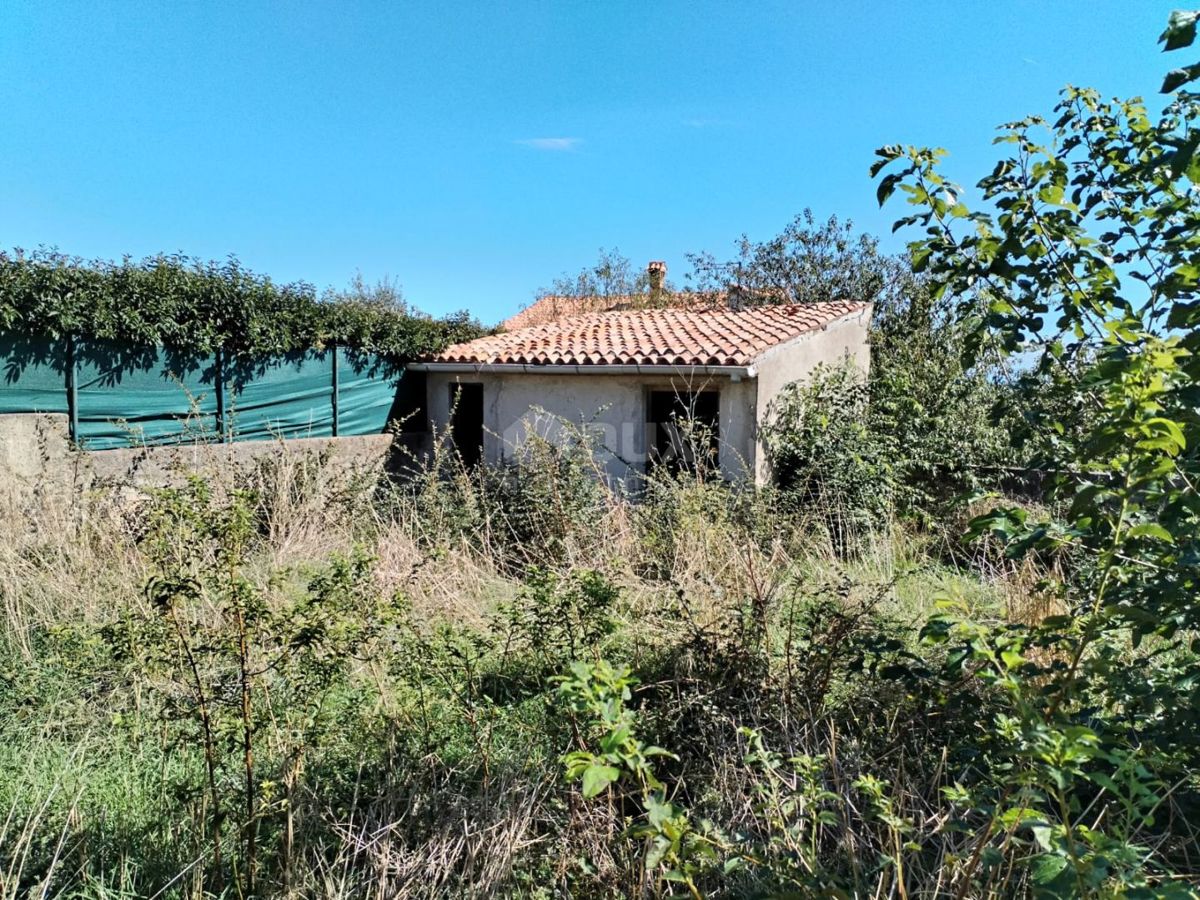 ISTRA, LIŽNJAN- Hiša z gradbenim dovoljenjem za obnovo. Pogled na morje in Kvarner!