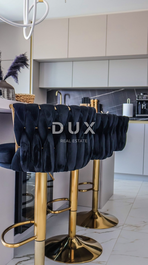 ZADAR, SVETI FILIP I JAKOV - Popolnoma opremljena novogradnja z 220 m2 vrta in pogledom na morje!