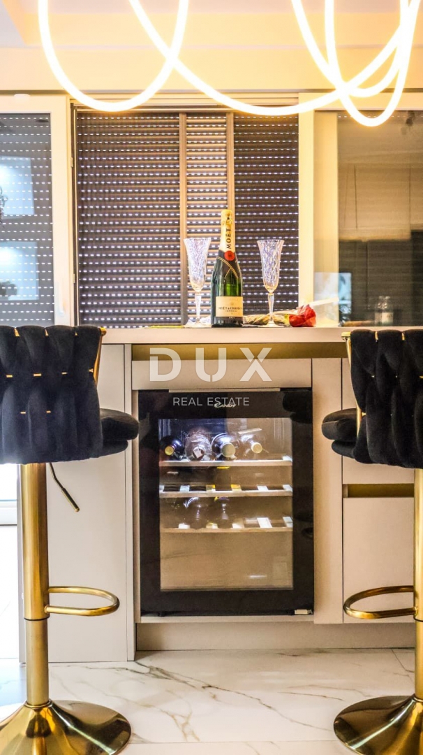 ZADAR, SVETI FILIP I JAKOV - Popolnoma opremljena novogradnja z 220 m2 vrta in pogledom na morje!