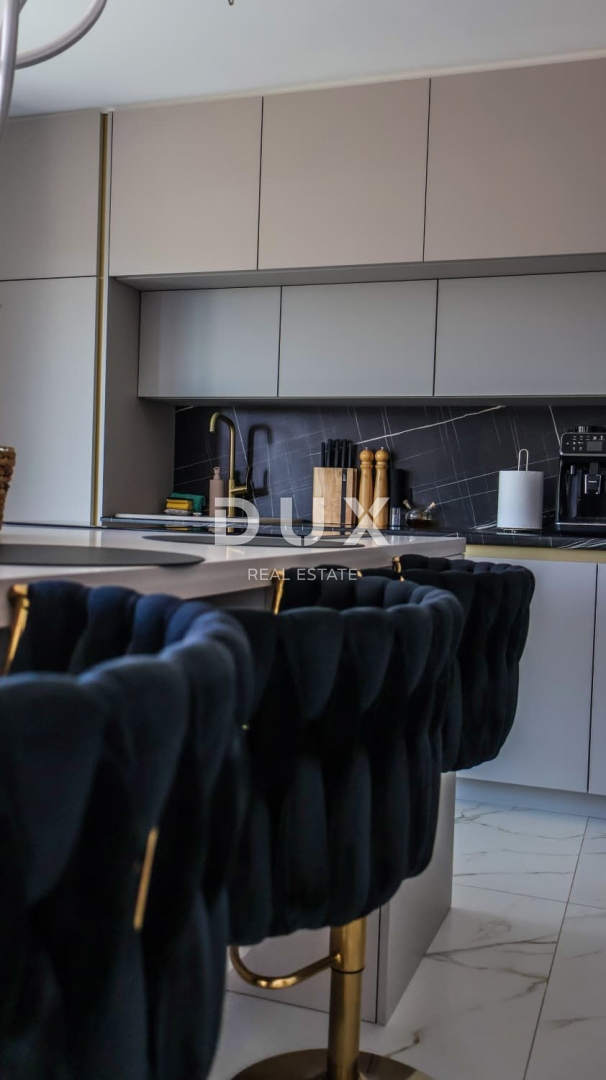 ZADAR, SVETI FILIP I JAKOV - Popolnoma opremljena novogradnja z 220 m2 vrta in pogledom na morje!