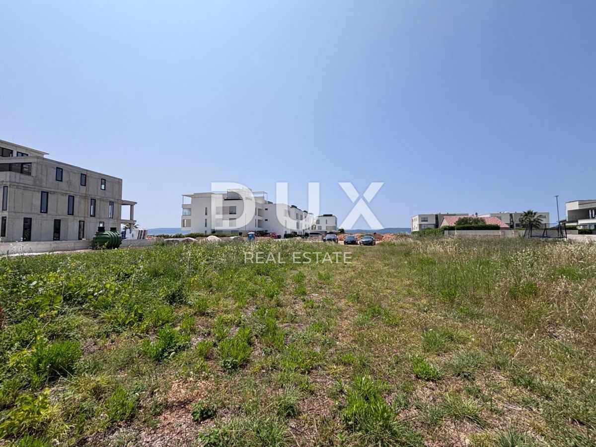 ZADAR, SUKOŠAN - Luksuzna lokacija za gradnjo apartmajev ali vil v Sukošanu, druga vrsta do morja!