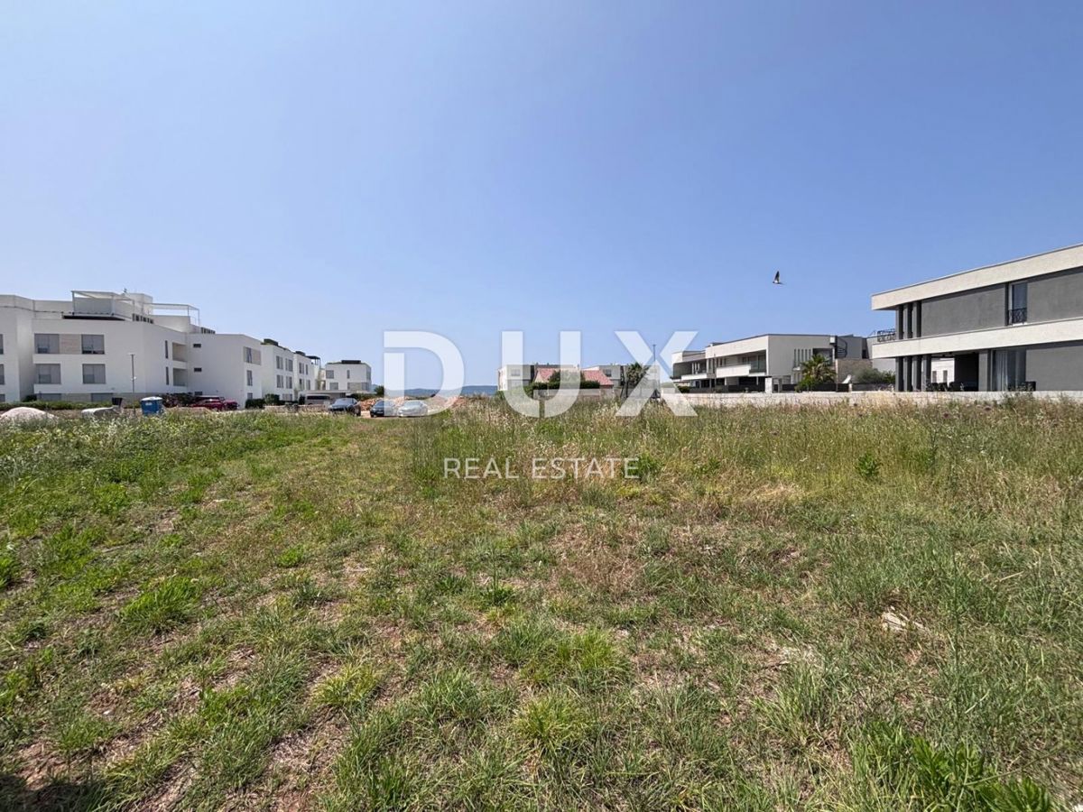 ZADAR, SUKOŠAN - Luksuzna lokacija za gradnjo apartmajev ali vil v Sukošanu, druga vrsta do morja!