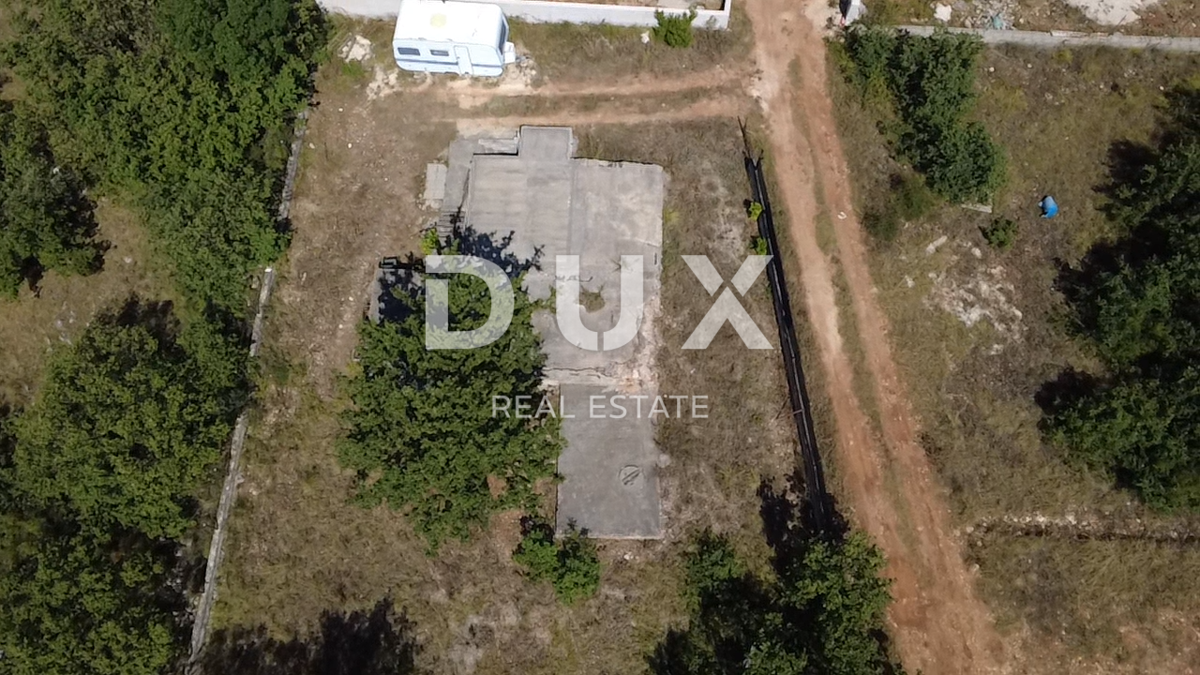 ZADAR, MURVICA - Gradbeno zemljišče z nedokončano stavbo - 720m²