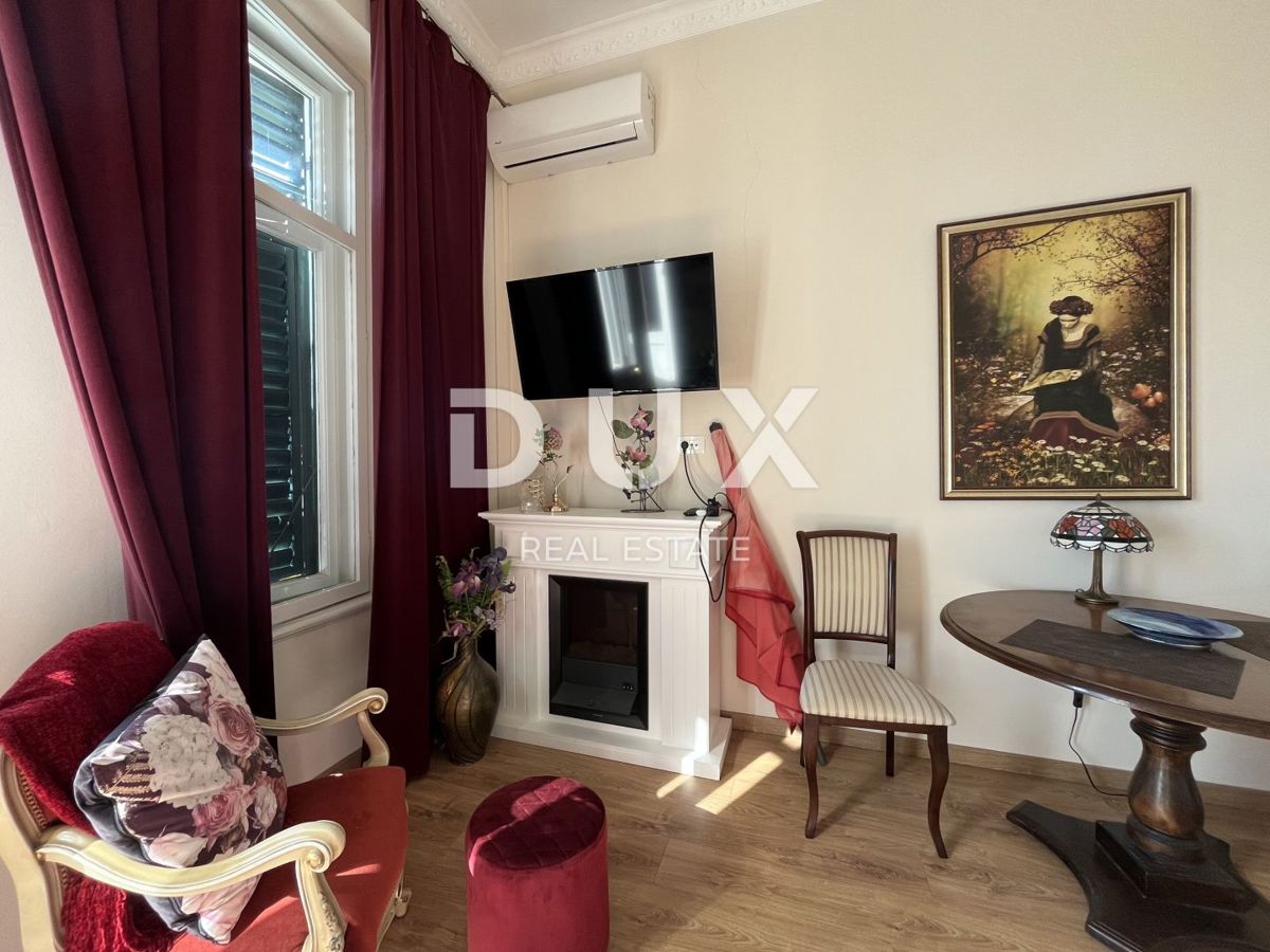 OPATIJA, CENTER - Apartma z razgledom in parkiriščem v zgodovinski vili