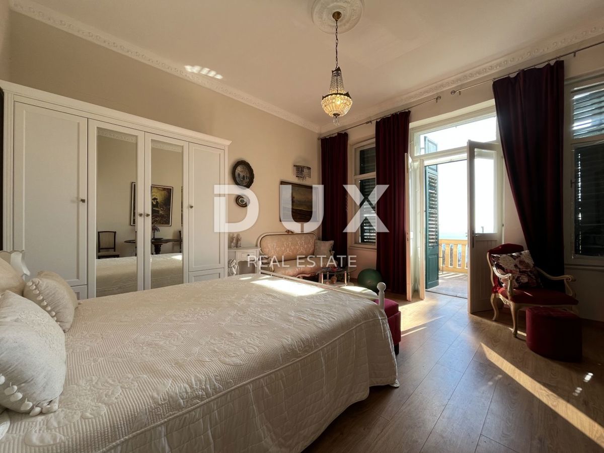 OPATIJA, CENTER - Apartma z razgledom in parkiriščem v zgodovinski vili