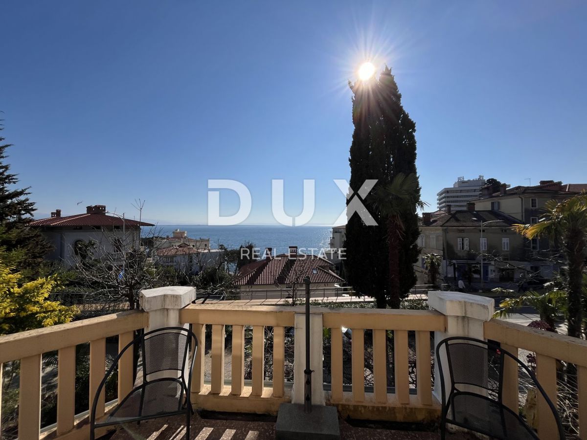 OPATIJA, CENTER - Apartma z razgledom in parkiriščem v zgodovinski vili