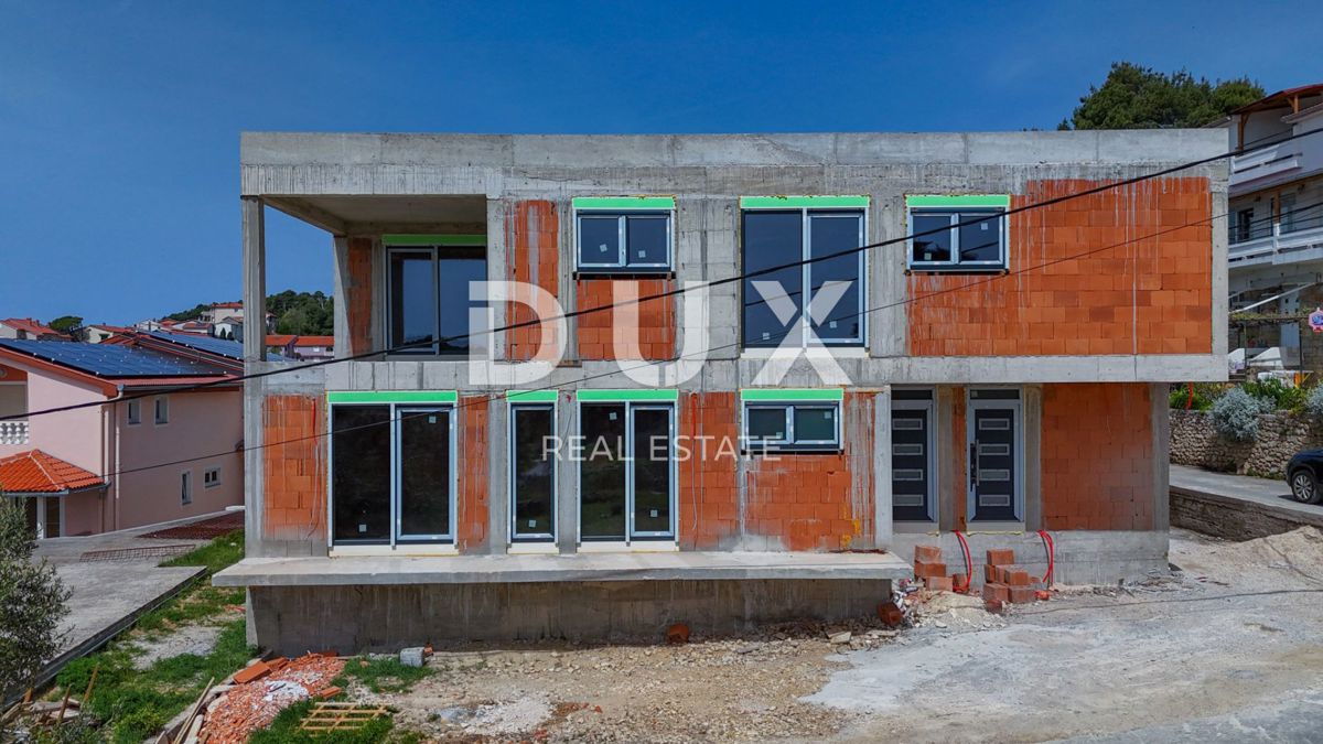 OTOK RAB, BANJOL - Penthouse s pogledom na morje in 4 zvoniki