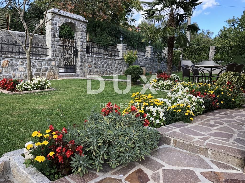 OPATIJA, IKA, OPRIČ - hiša/vila 500m2 s pogledom na morje in bazenom + okolica 1000m2