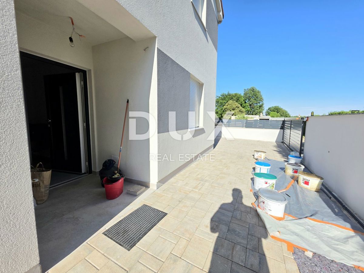 ISTRA, ŠIŠAN - Stanovanjska hiša z dvema stanovanjskima enotama in pomožnim objektom
