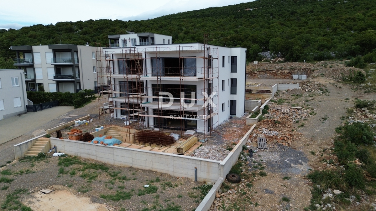 SMOKVICA - 3 spalnice + dnevna soba s skupnim bazenom 60 m od morja v novi stavbi