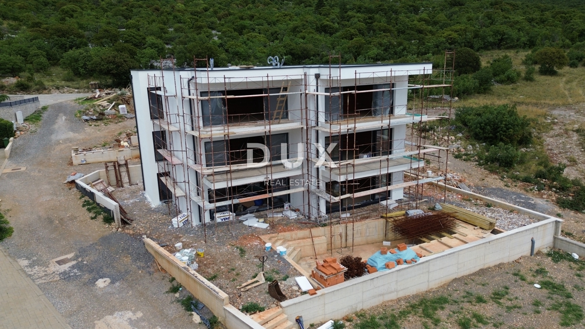 SMOKVICA - 3 spalnice + dnevna soba s skupnim bazenom 60 m od morja v novi stavbi