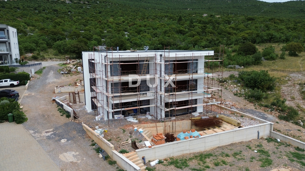 SMOKVICA - 3 spalnice + dnevna soba s skupnim bazenom 60 m od morja v novi stavbi