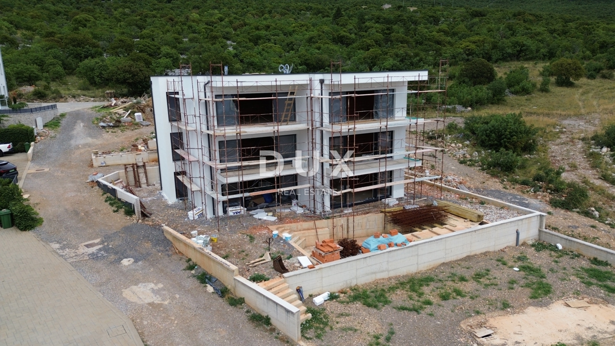 SMOKVICA - 3 spalnice + dnevna soba s skupnim bazenom 60 m od morja v novi stavbi