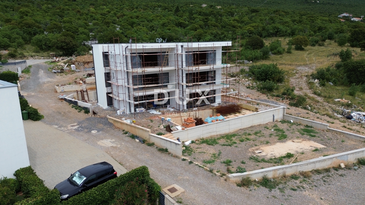 SMOKVICA - 3 spalnice + dnevna soba s skupnim bazenom 60 m od morja v novi stavbi