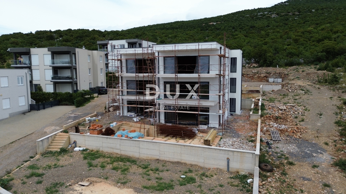 SMOKVICA - 3 spalnice + dnevna soba s skupnim bazenom 60 m od morja v novi stavbi