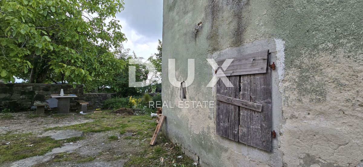 ISTRA, GRAČIŠĆE - Samostojna kamnita hiša za prenovo z razgledom