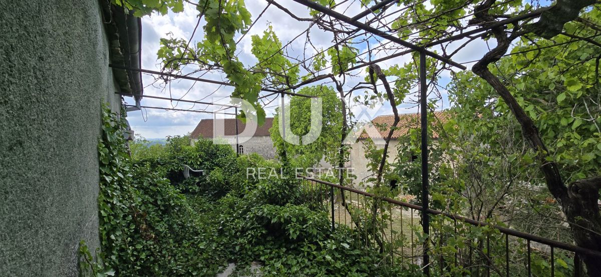 ISTRA, GRAČIŠĆE - Samostojna kamnita hiša za prenovo z razgledom