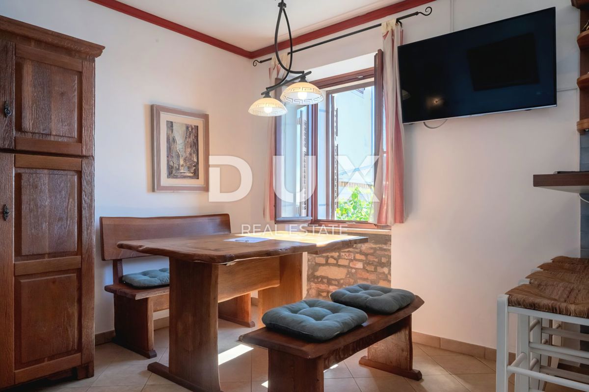 ISTRA, ROVINJ - Stanovanje z 2 spalnicama in 1 kopalnico v prvi vrsti ob morju z zasebno plažo