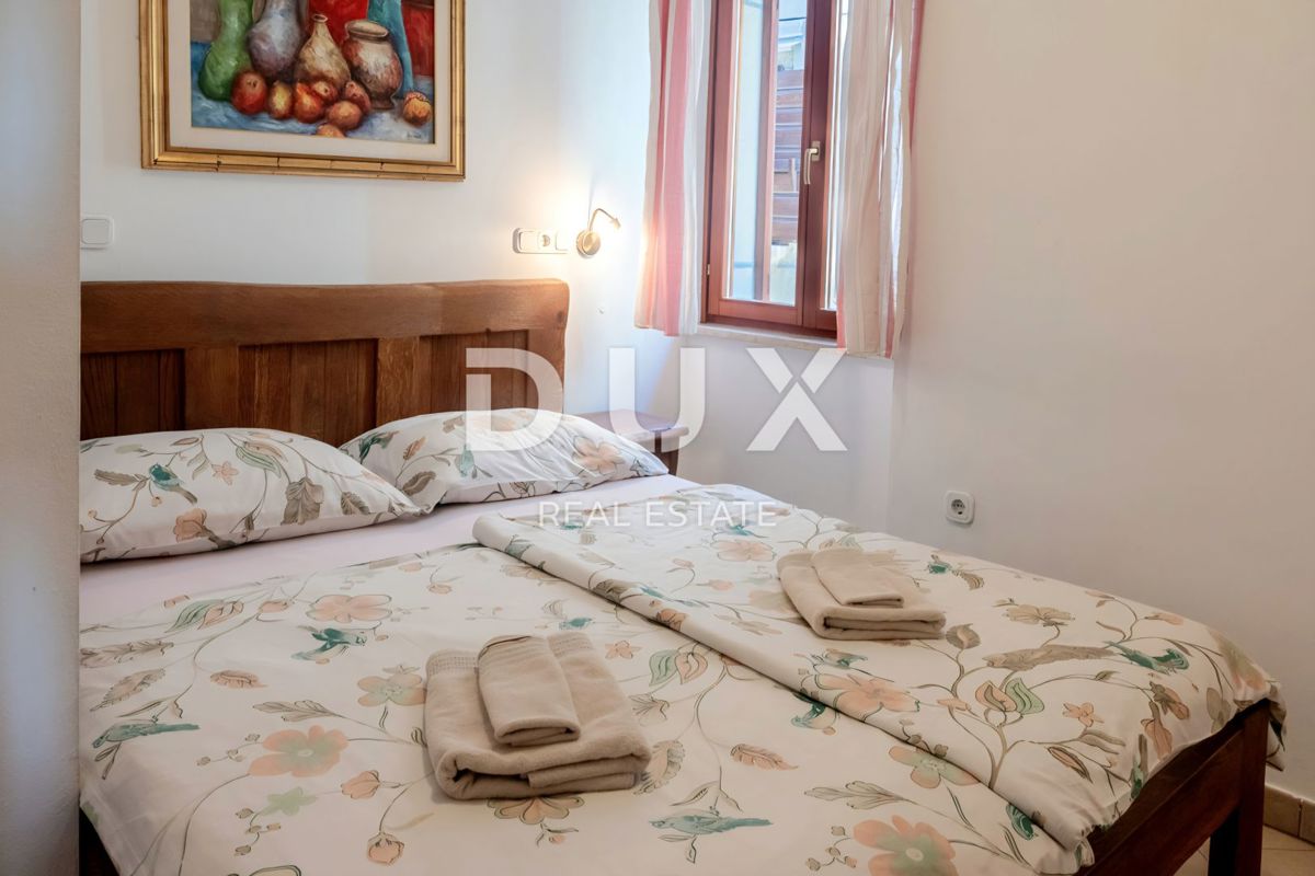 ISTRA, ROVINJ - Stanovanje z 2 spalnicama in 1 kopalnico v prvi vrsti ob morju z zasebno plažo