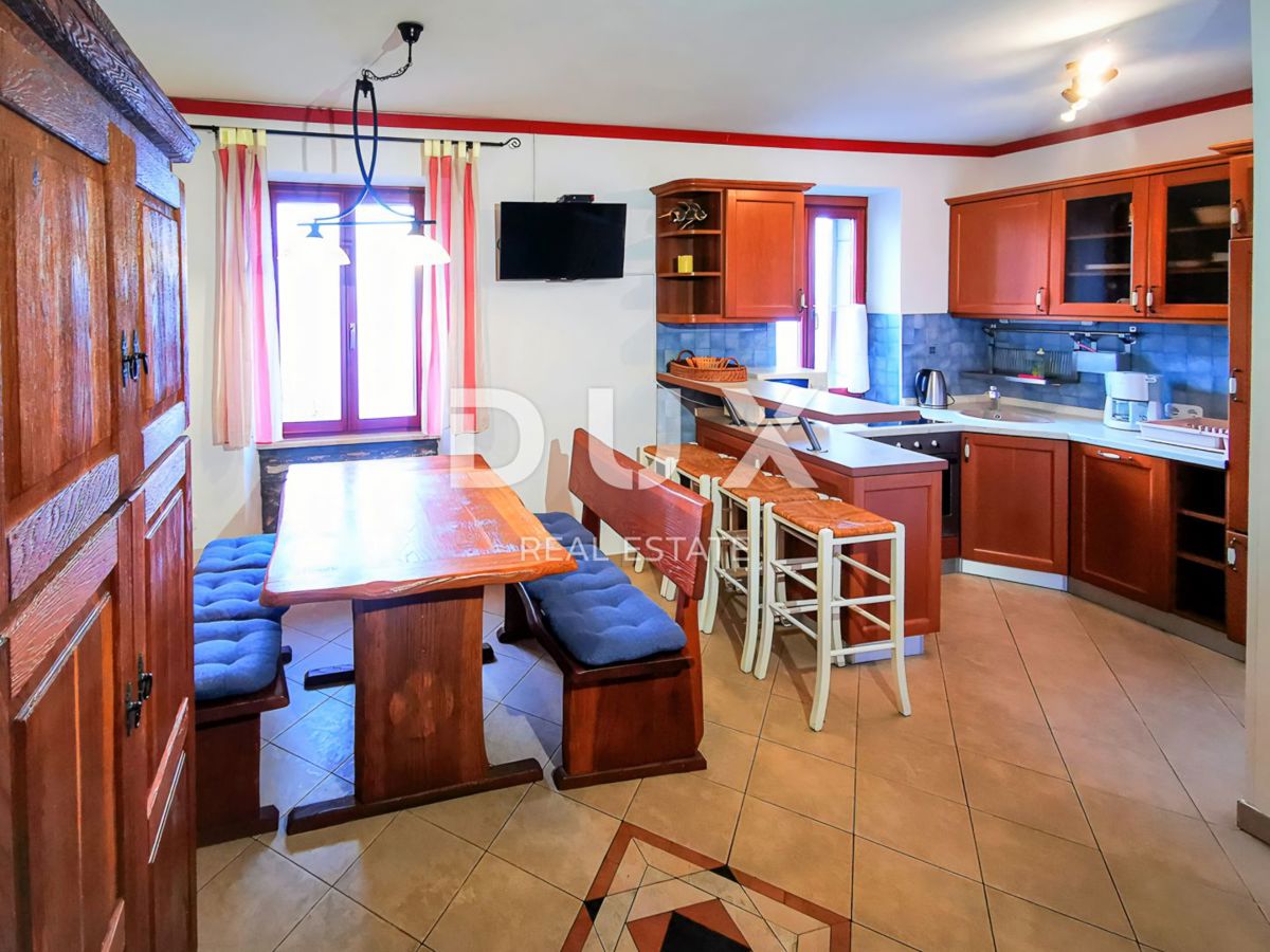 ISTRA, ROVINJ - Stanovanje z 2 spalnicama in 1 kopalnico v prvi vrsti ob morju z zasebno plažo