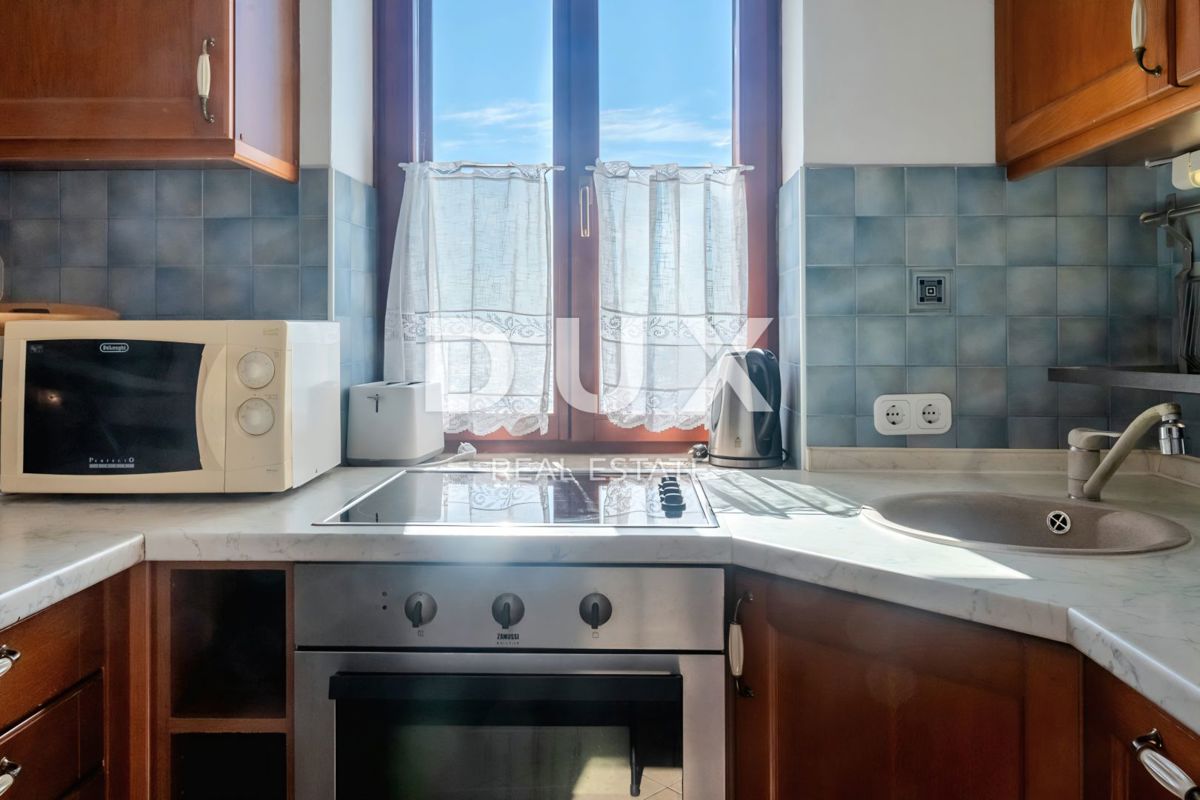 ISTRA, ROVINJ - Stanovanje z 2 spalnicama in 1 kopalnico v prvi vrsti ob morju z zasebno plažo
