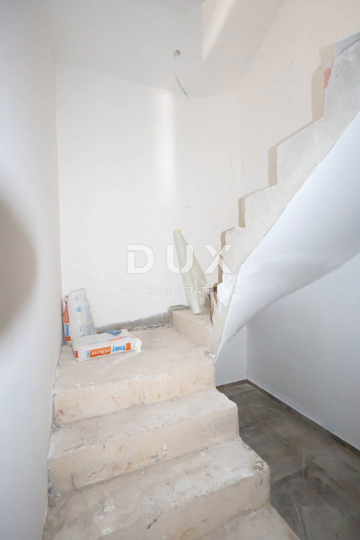 NOVALJA, JAKIŠNICA - Apartma 60m2 v prvem nadstropju s čudovitim pogledom na morje
