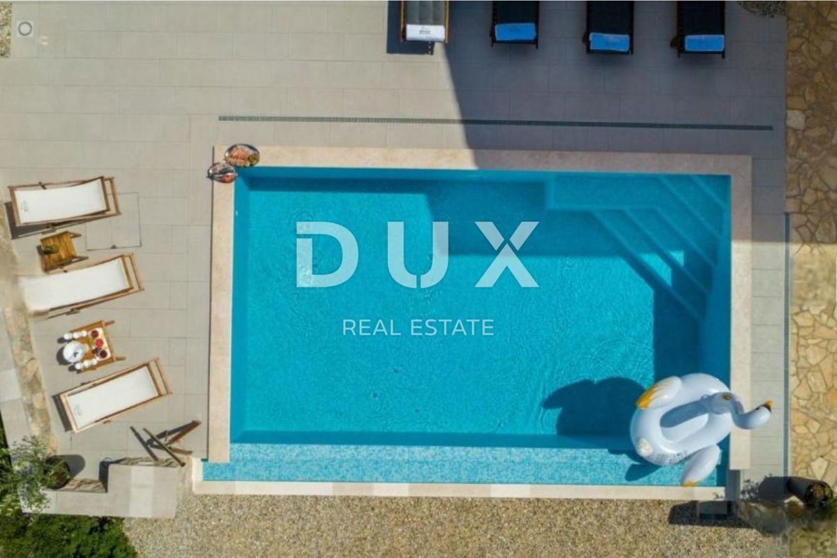 OTOK KRK, KLIMNO - stanovanje v vili 61m2, dnevna soba + 2 spalnici, pritličje, s čudovitim pogledom na morje in bazen + površina 110m2 - S1