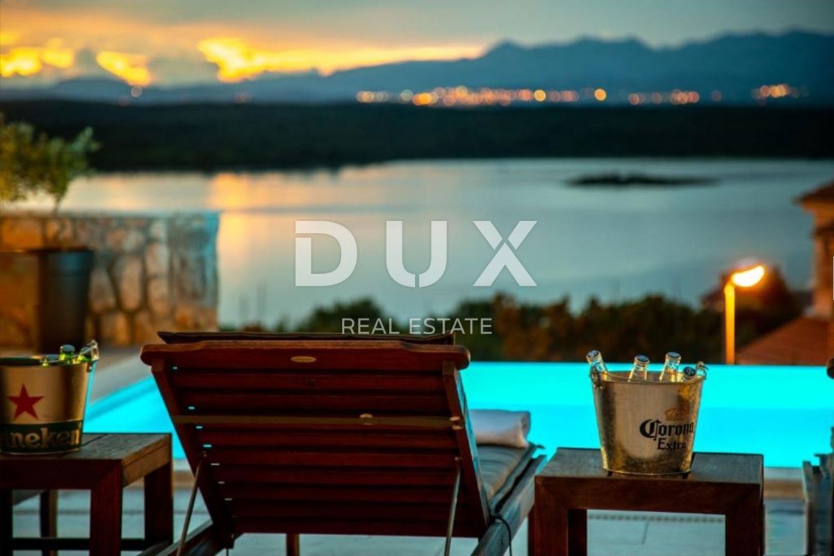 OTOK KRK, KLIMNO - stanovanje v vili 61m2, dnevna soba + 2 spalnici, pritličje, s čudovitim pogledom na morje in bazen + površina 110m2 - S1