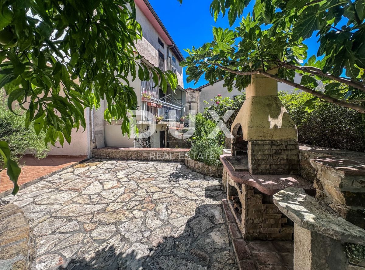 ISTRA, MOTOVON - Hiša v središču Motovuna s čudovitim razgledom 