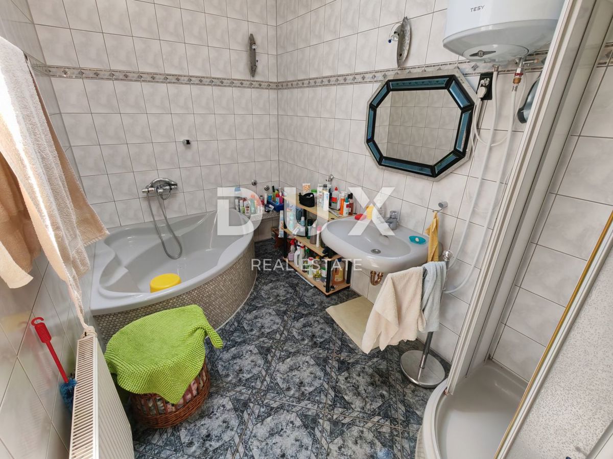 ZADAR, SUKOŠAN - Prostorno opremljeno stanovanje s pogledom na morje v bližini centra!