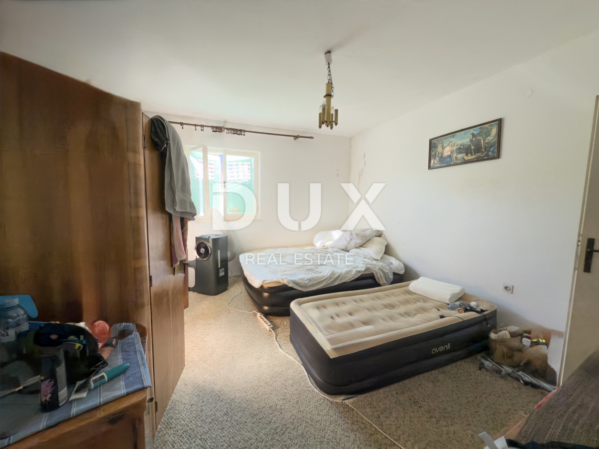 OTOK KRK, BAŠKA - Hiša za prenovo 20 m od morja, PRILOŽNOST!