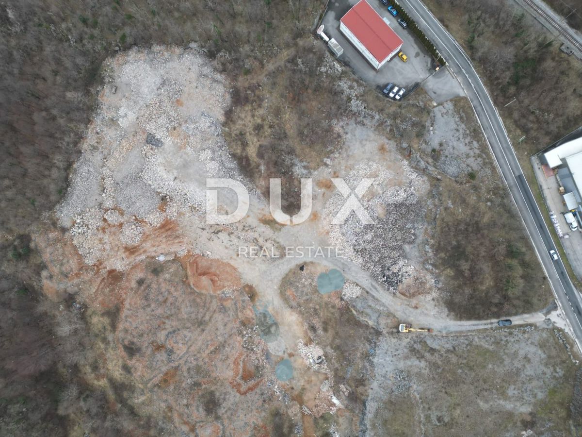 MATULJI, PERMANI - Zazidljivo zemljišče 14000m2 v delovni coni za skladišča/hale, CONA M