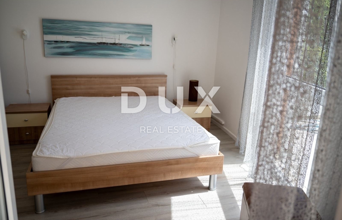 NOVI VINODOLSKI - apartma s čudovito teraso 100 m od morja