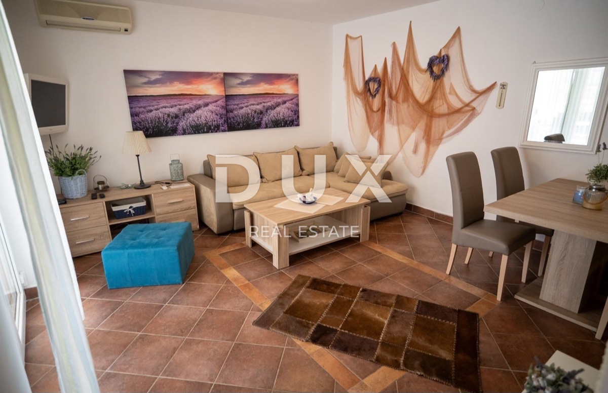NOVI VINODOLSKI - apartma s čudovito teraso 100 m od morja