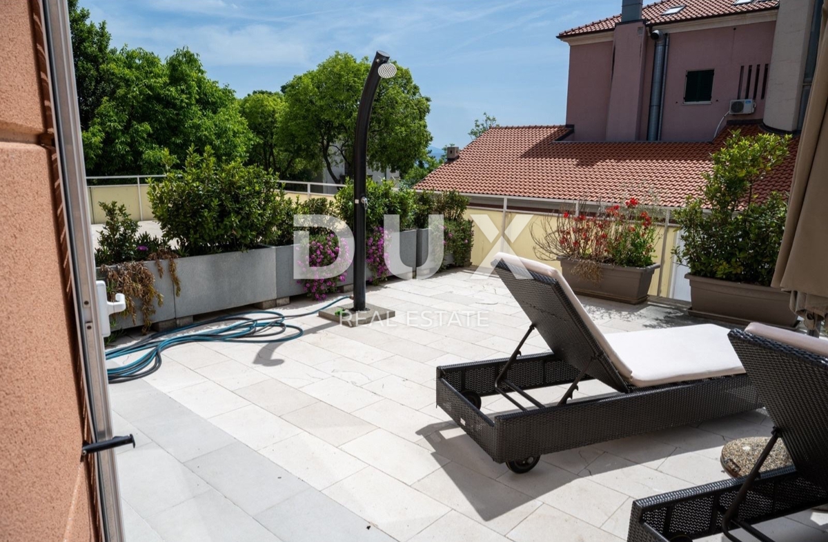 NOVI VINODOLSKI - apartma s čudovito teraso 100 m od morja