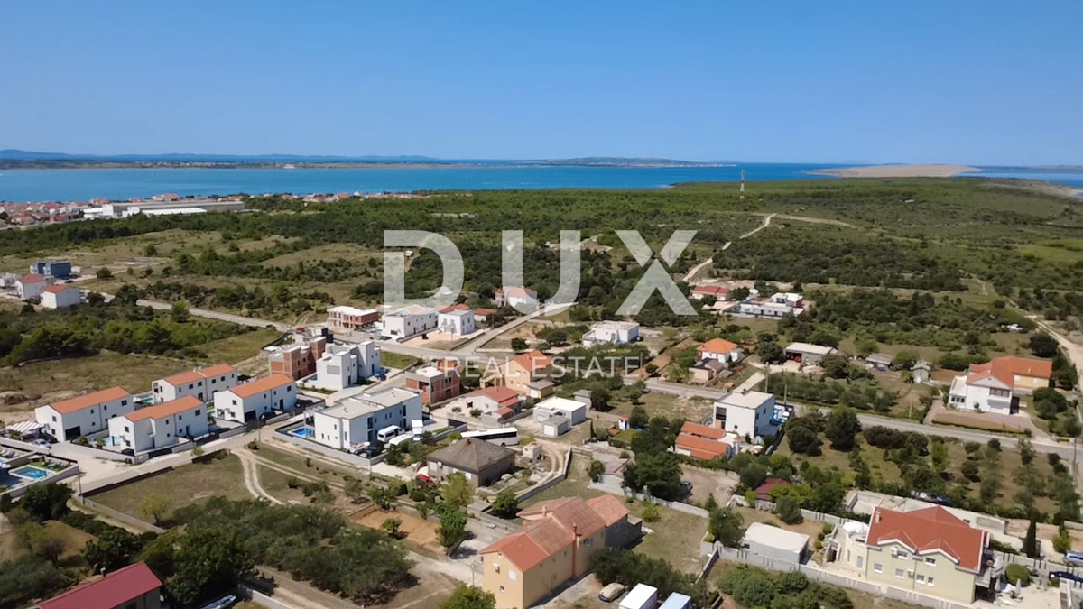 ZADAR, VRSI - Gradbeno zemljišče 704 m², infrastruktura ob parceli!