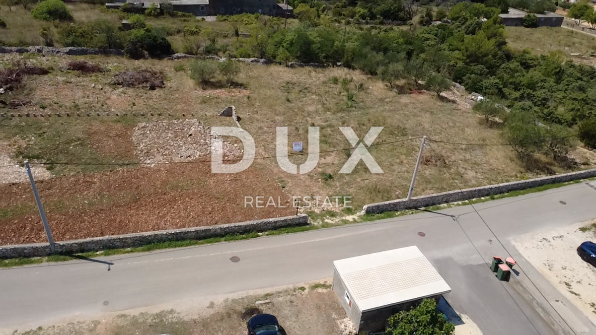 ZADAR, VRSI - Gradbeno zemljišče 704 m², infrastruktura ob parceli!