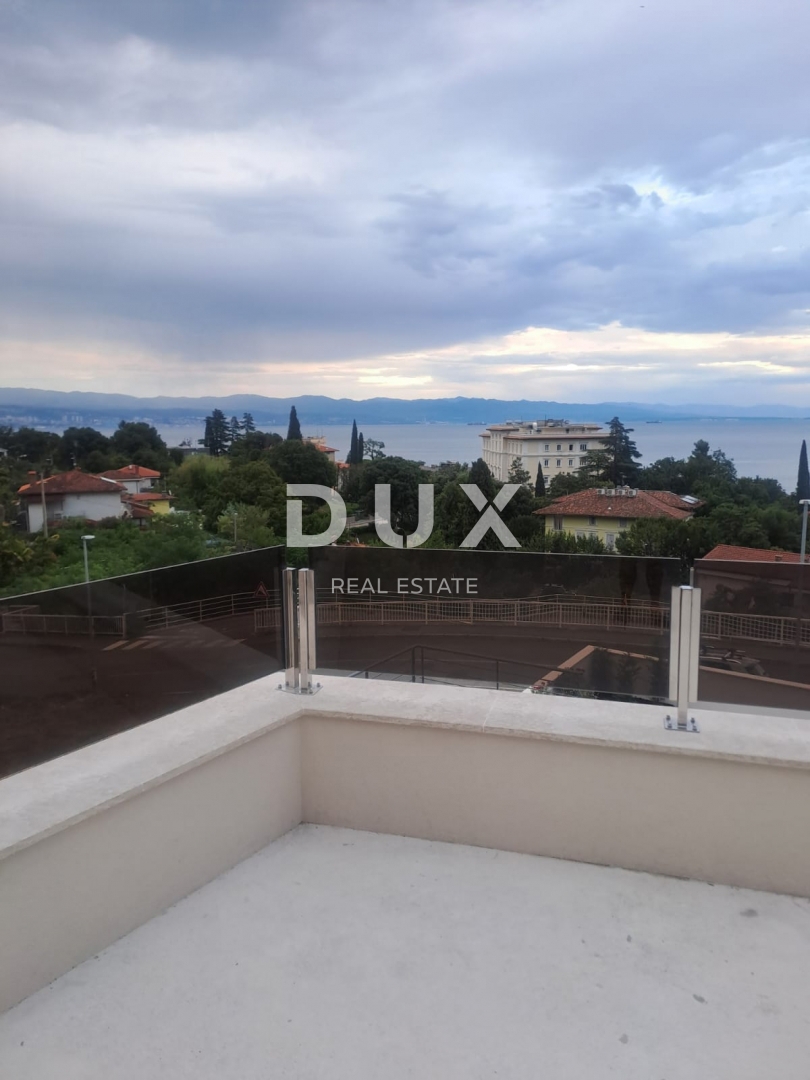OPATIJA, LOVRAN - luksuzna vila z dvema stanovanjskima enotama in bazenom, 300 m od morja