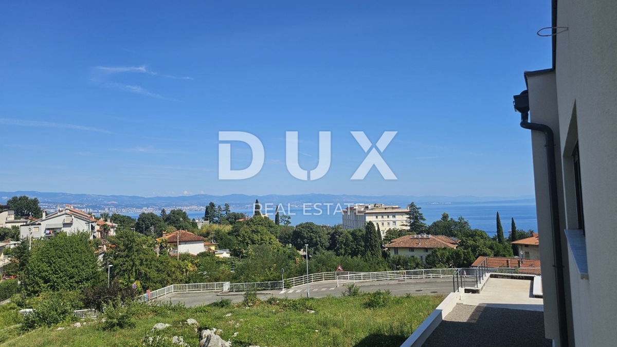 OPATIJA, LOVRAN - luksuzna vila z dvema stanovanjskima enotama in bazenom, 300 m od morja