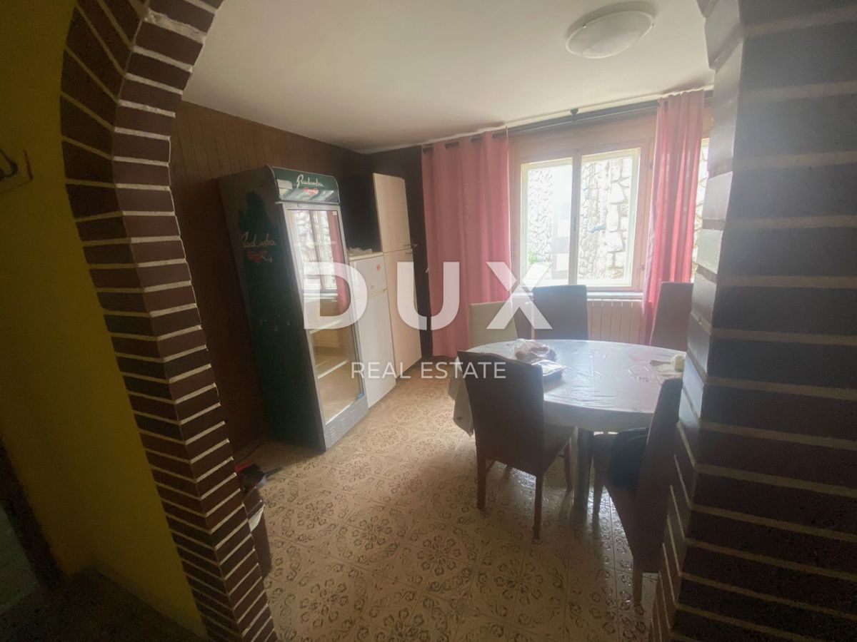 OPATIJA, MATULJI, JUŠIĆI - hiša z 2 stanovanjema in 2 poslovnima prostoroma + vrt! PRILOŽNOST!