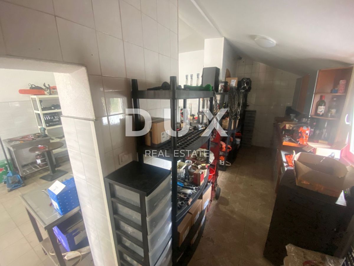 OPATIJA, MATULJI, JUŠIĆI - hiša z 2 stanovanjema in 2 poslovnima prostoroma + vrt! PRILOŽNOST!