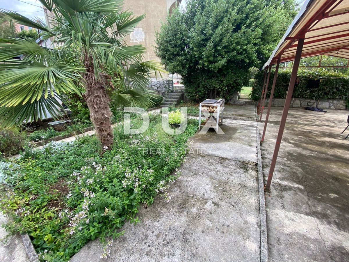 OPATIJA, MATULJI, JUŠIĆI - hiša z 2 stanovanjema in 2 poslovnima prostoroma + vrt! PRILOŽNOST!