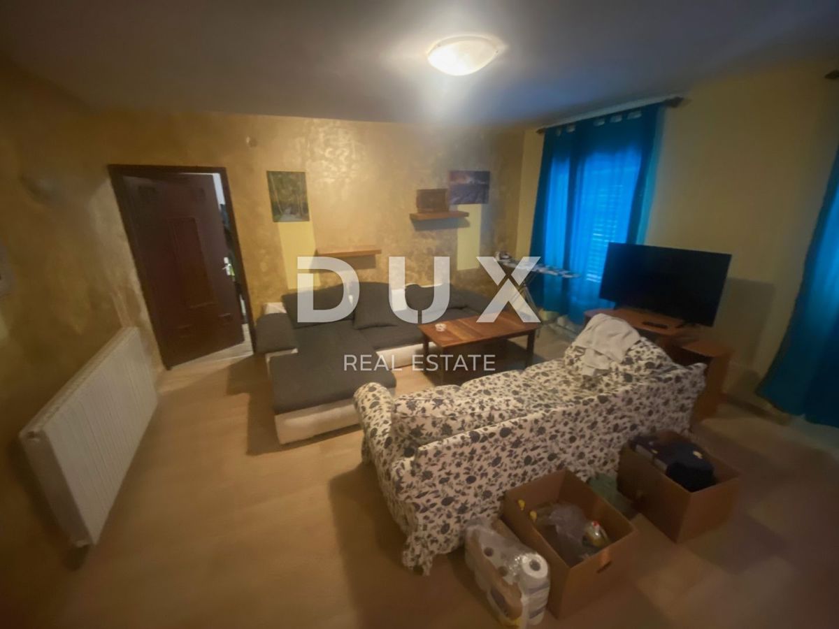 OPATIJA, MATULJI, JUŠIĆI - hiša z 2 stanovanjema in 2 poslovnima prostoroma + vrt! PRILOŽNOST!