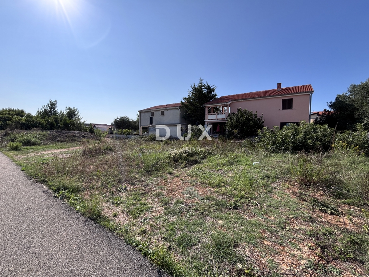 OTOK VIR - Gradbeno zemljišče v središču mesta