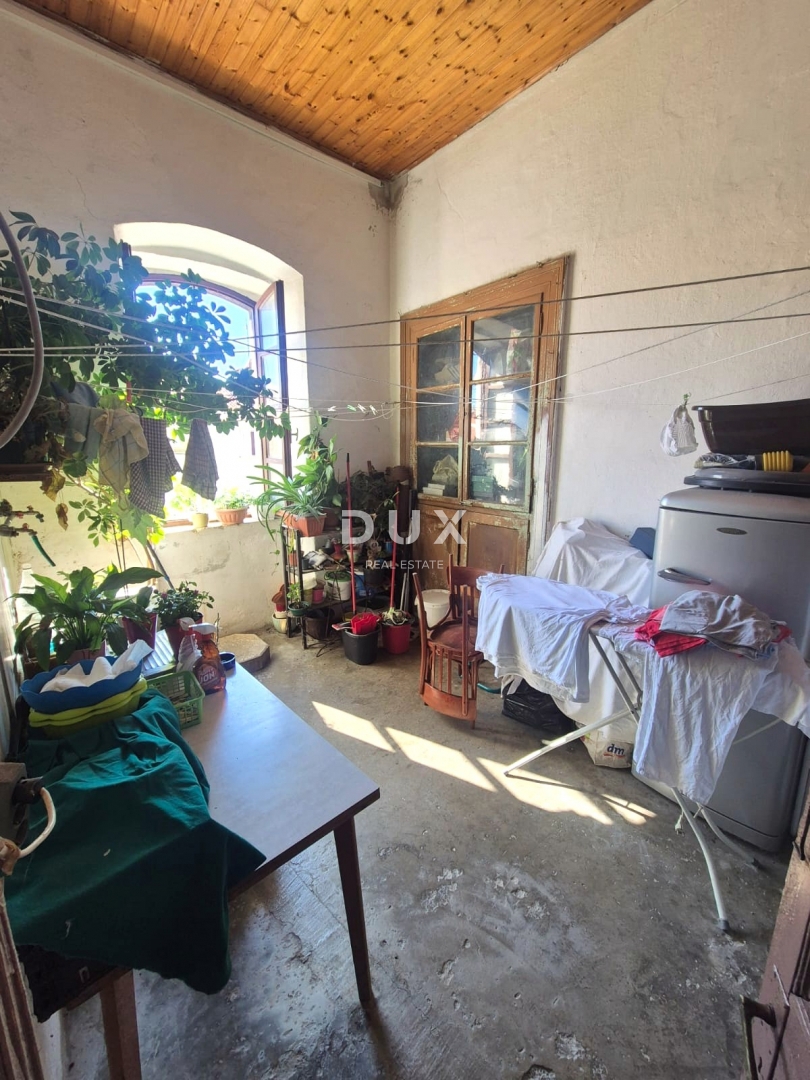 ISTRA, PULA - Stanovanje v središču mesta 70 m2 - PEŠ CONA!! 